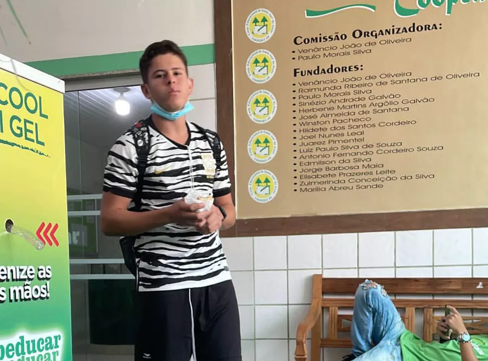 Adolescente morre após ser baleado no rosto enquanto 'brincava' de roleta russa com amigo; jovem foi apreendido