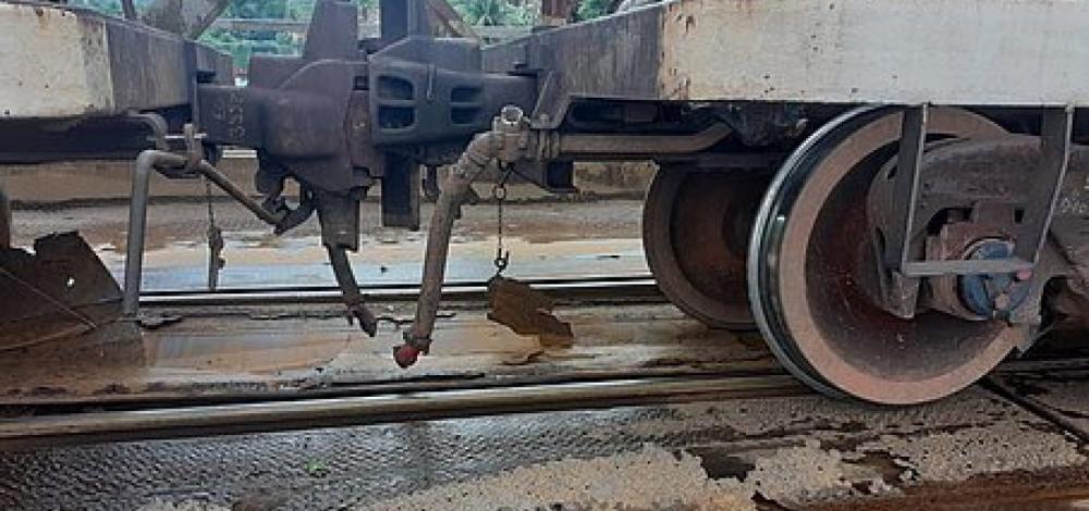 Ponte histórica de Cachoeira é interditada após trem descarrilar; veja opções de acesso