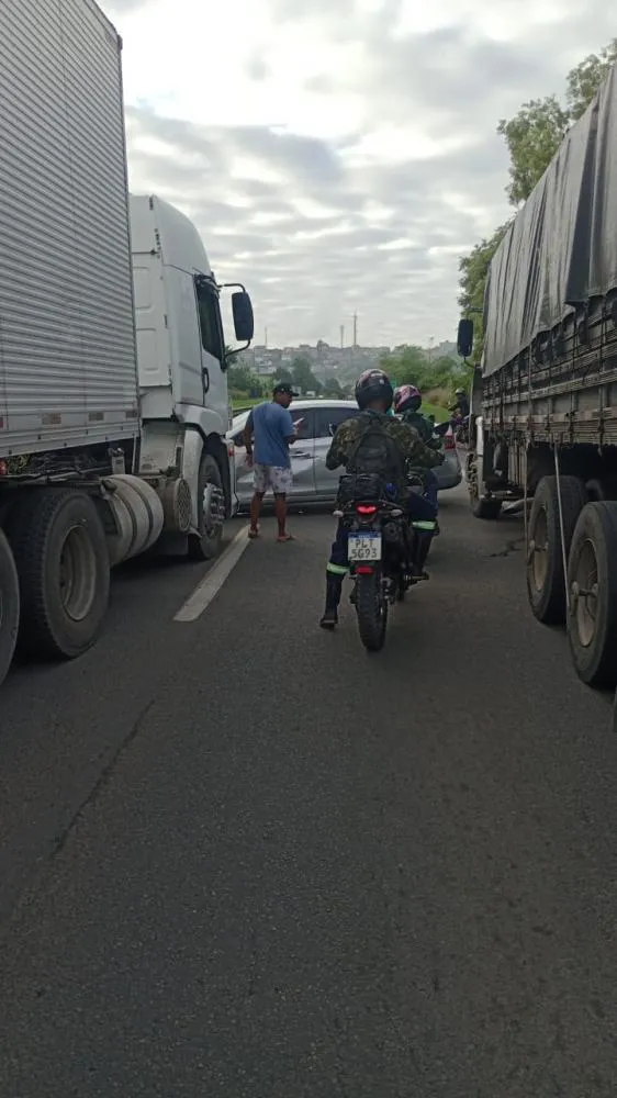 Acidente trava trânsito próximo a praça de pedágio