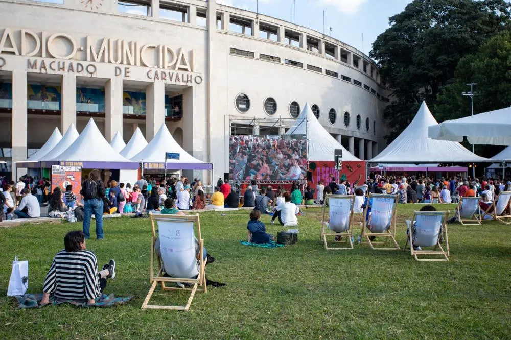 A Feira do Livro volta ao Pacaembu com mais dias, mais palcos e mais autores