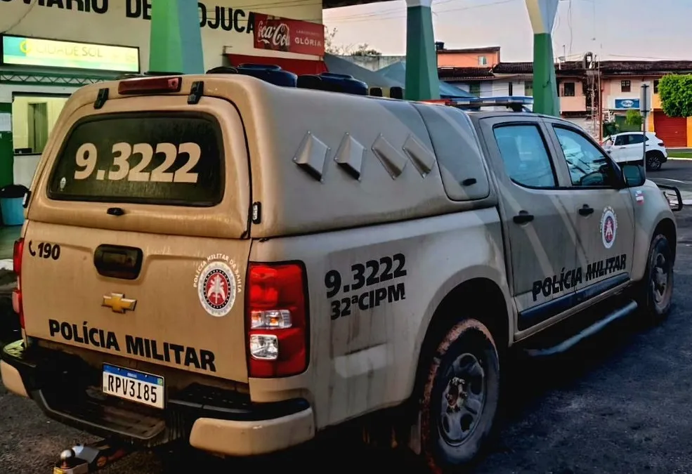 Homem é alcançado pela PM em Pojuca com trouxas de maconha