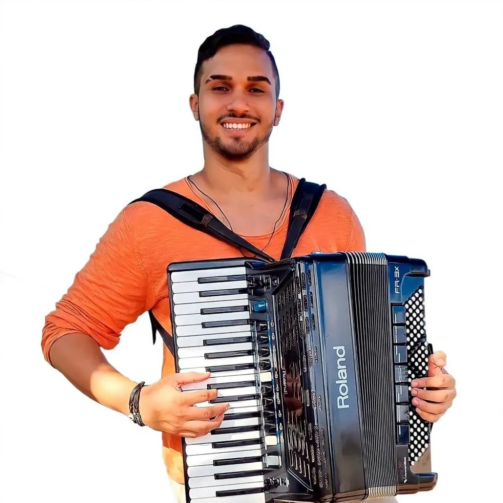 Tom Guimarães assume comando da banda Forrozando