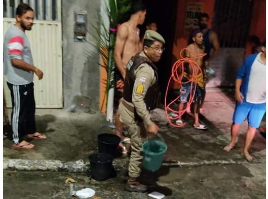 Bar fica em chamas após suspeitas de prancha de cabelo entrar em curto circuito