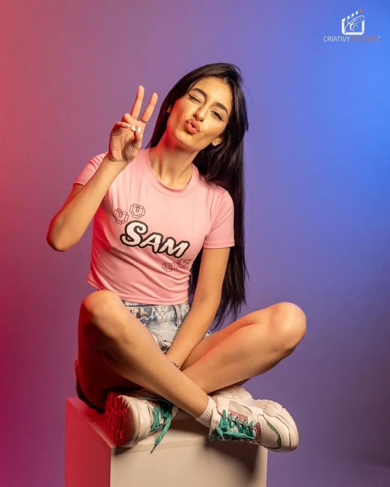 Bordão de Sam Bechara vira música e influenciadora lança seu primeiro single 'Olha o Que Eu Achei'