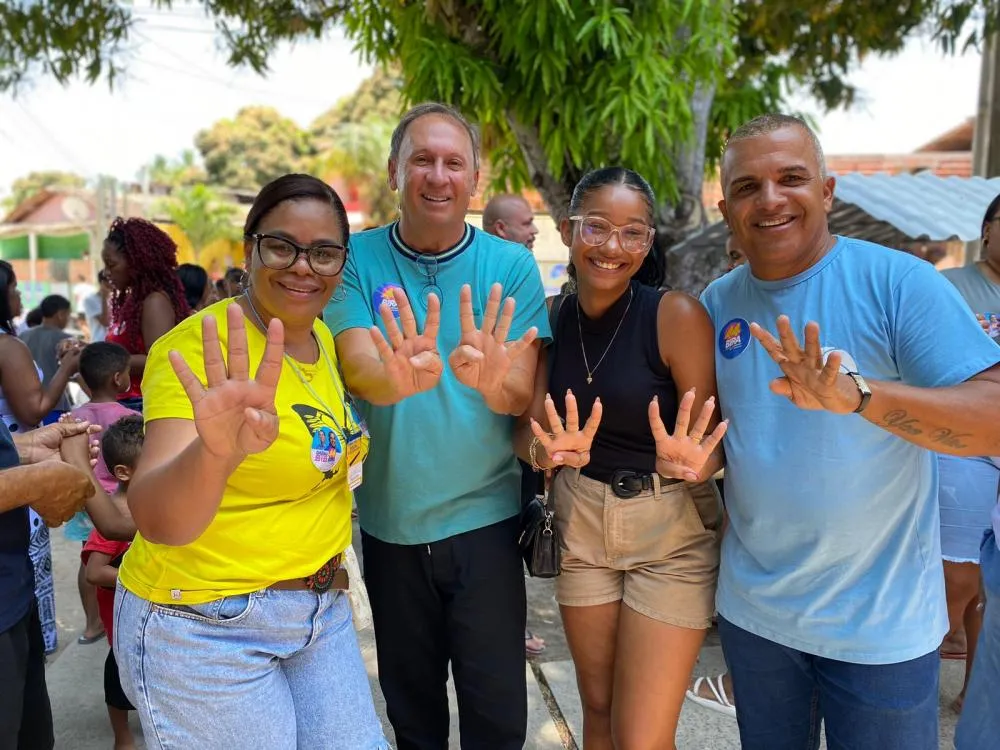 Ao lado de Gualberto, Bira visita locais de votação no litoral de Mata