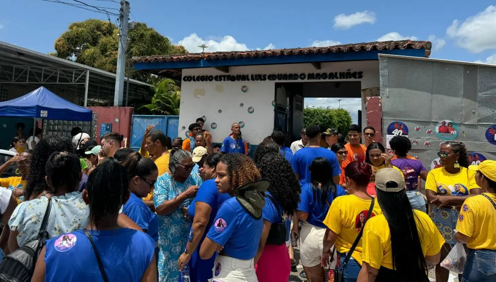 Pojuca: candidato a prefeito Luizinho Trinchão visita locais de votação no centro da cidade