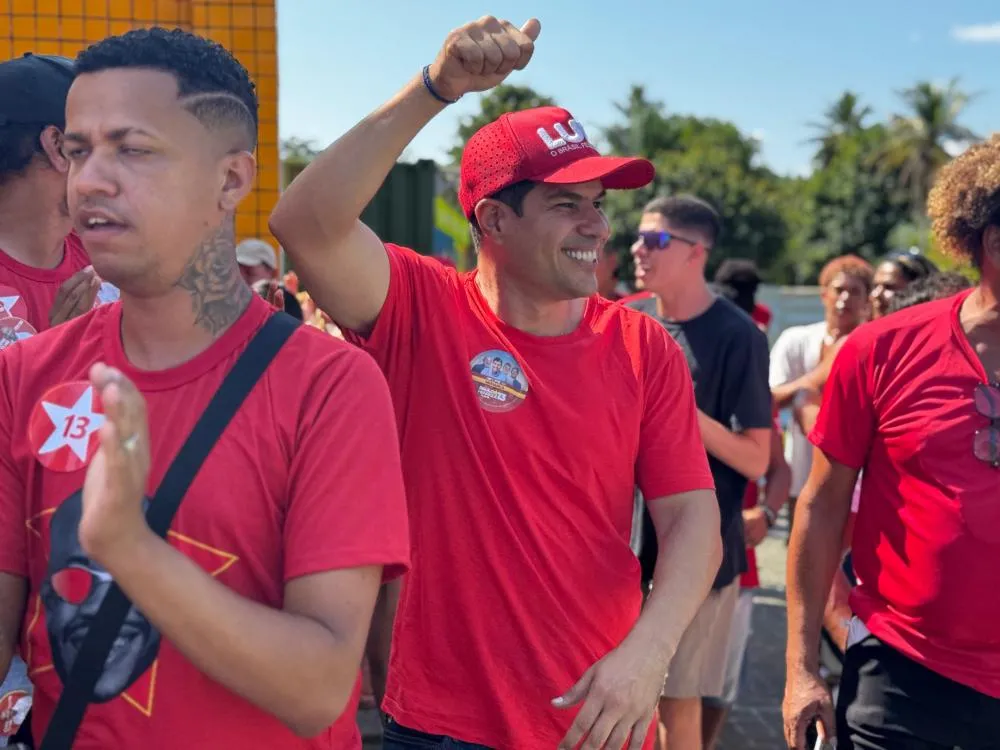 Candidato do PT Paulo Henrique votou nesse domingo (6) em Mata de São João