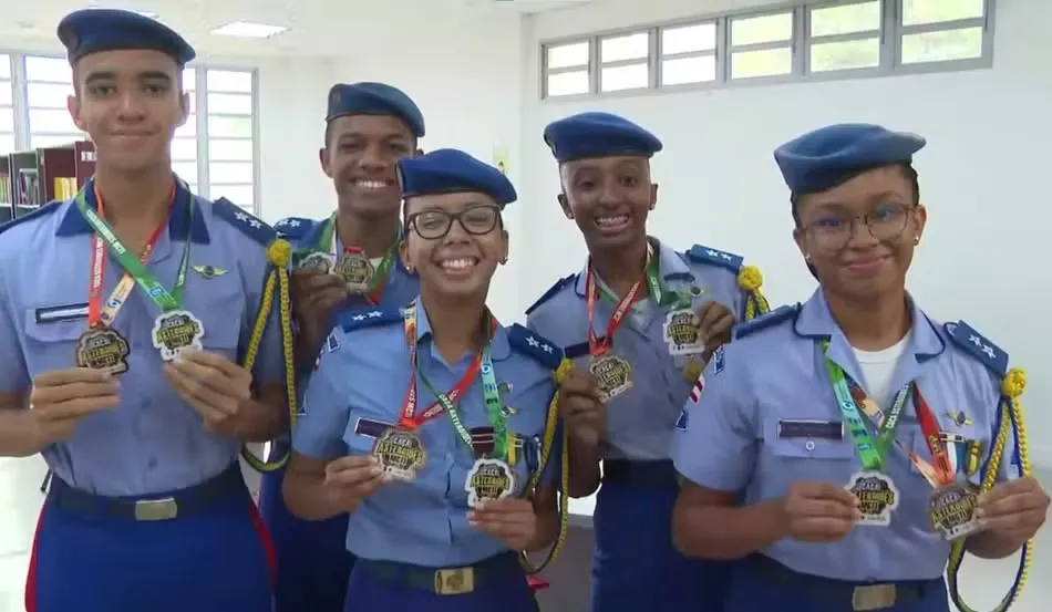 Após identificar asteroides estudantes do CPM Lobato são premiados pela NASA