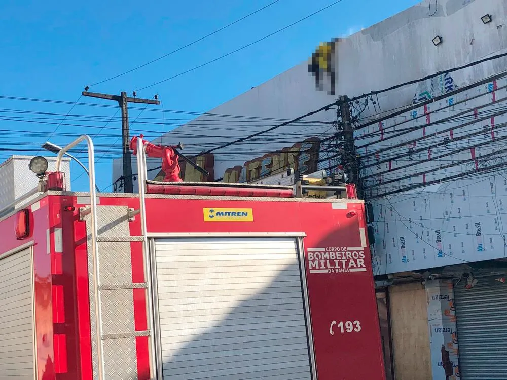 Homem morre eletrocutado enquanto trabalhava em telhado de supermercado no Centro de Mata