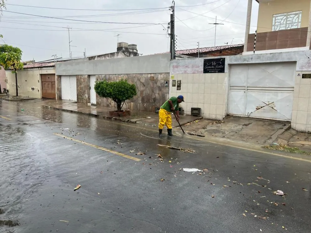 Prefeitura age rápido para minimizar impactos das fortes chuvas na manhã desta segunda-feira
