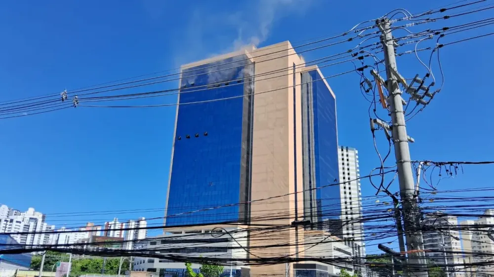 Incêndio atinge o Edifício Empresarial Thomé de Souza
