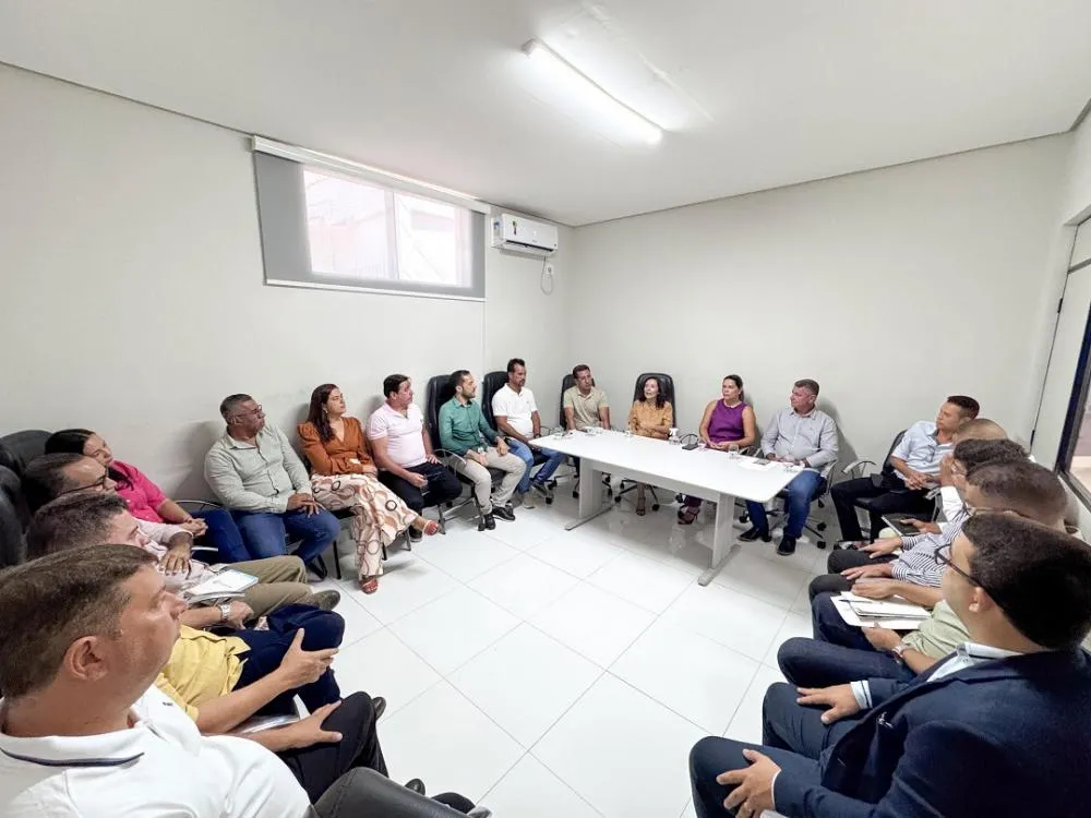 Prefeita Giselda Carvalho realiza primeira reunião de gestão com secretariado