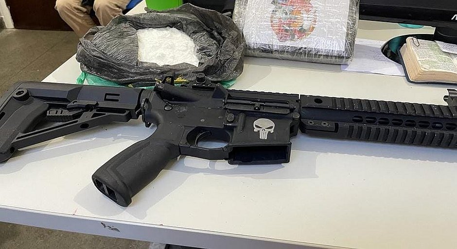 Polícia apreende fuzil de fabricação americana em Salvador