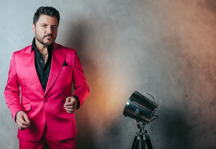 Maurício Manieri apresenta “Classics Super Hits”, seu mais novo espetáculo