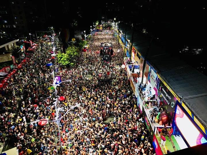 BaianaSystem celebra o maior Carnaval de sua história planejando aumentar a tripulação em 2026