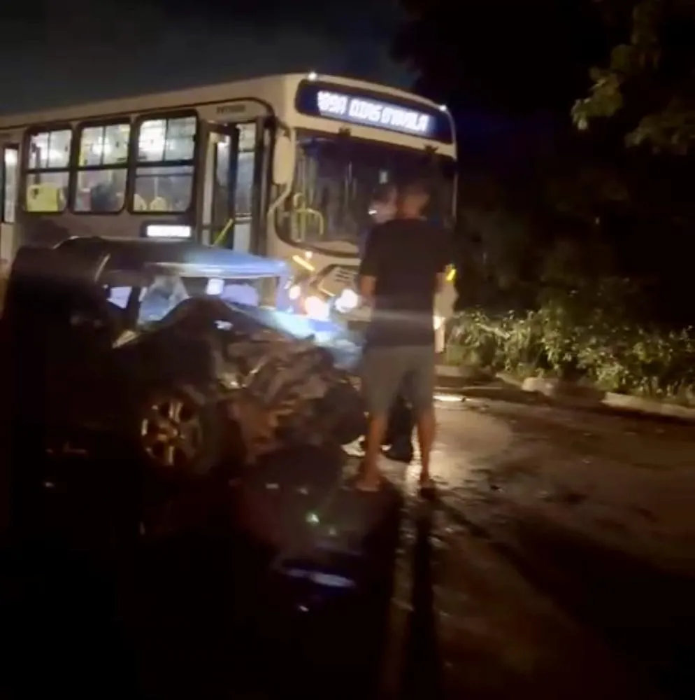 Motorista morre em colisão entre carro e ônibus na Via de Ligação entre Dias d’Ávila e Camaçari