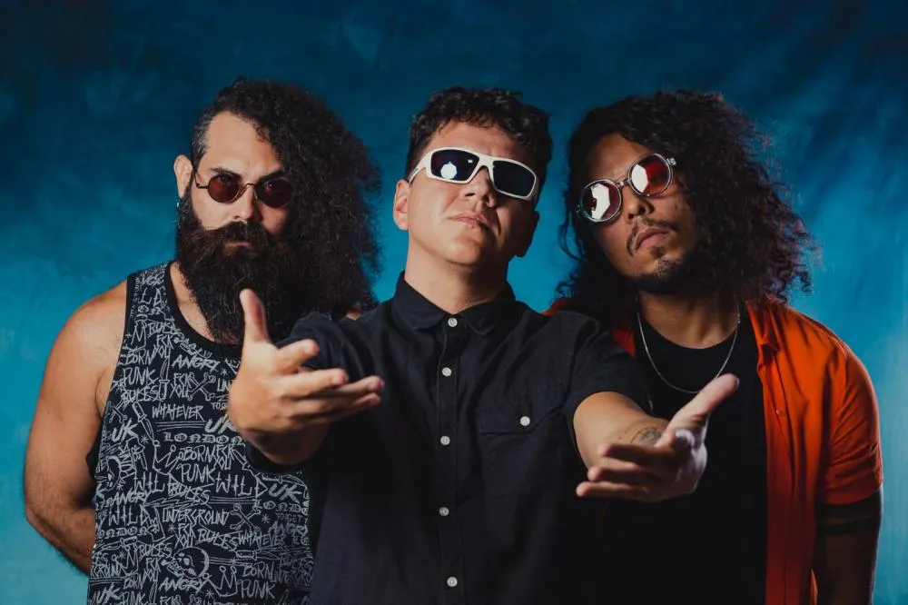 Trio cearense Pira Coletiva lança novo single “Redimunho”, faixa faz parte do EP “Futuro Retrovisor”