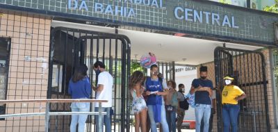 Escolas permanecem com uso de máscaras após recesso junino