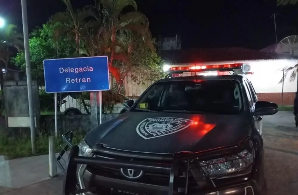 Homem é detido após destruir móveis e incendiar pertences da companheira