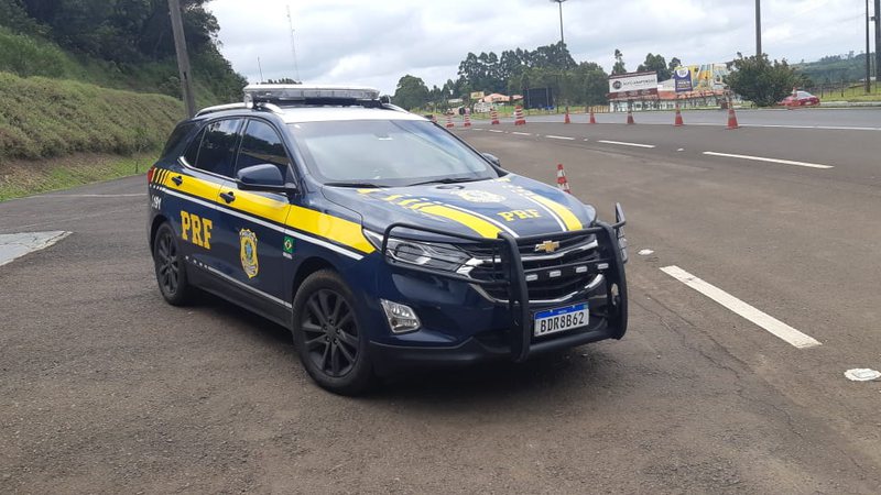 Mulher é encontrada morta e sem roupas na BR-101