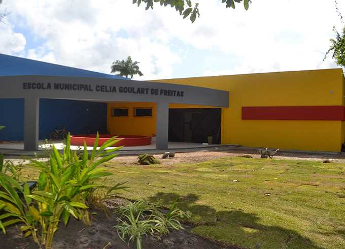 Prefeito assina O.S. para ampliação de escolas e pavimentação asfáltica