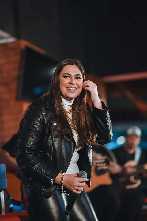 Laiza Lagares anuncia participação no Resenha Mix