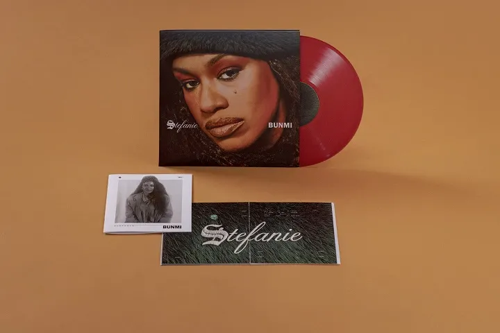 Álbum de estreia da rapper Stefanie, “BUNMI” ganha versão em vinil