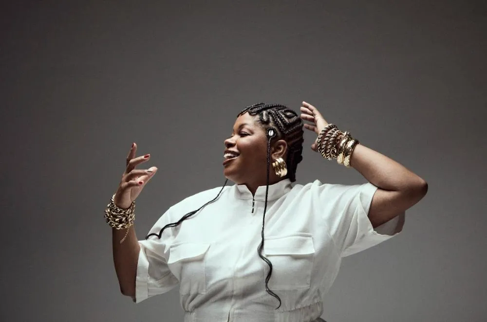 Janine Mathias lança novo álbum com participação de grandes nomes da música brasileira