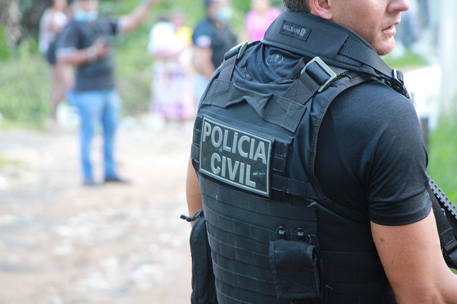 Suspeito de estuprar estudante atrás de hotel na Barra, em Salvador, é preso após se apresentar à delegacia no interior da Bahia