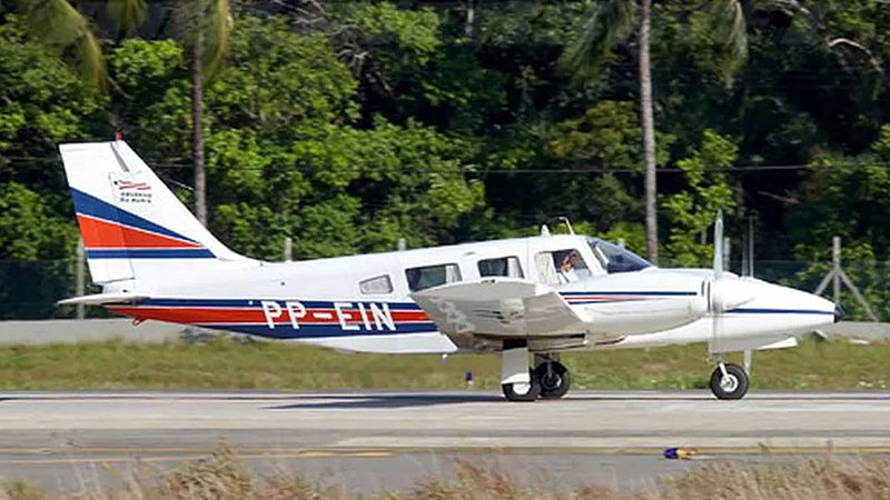 Avião do Governo da Bahia tem pane e se choca com vegetação