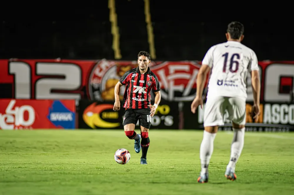 Vitória vence Bahia de Feira por 1 a 0 e assume vice-liderança