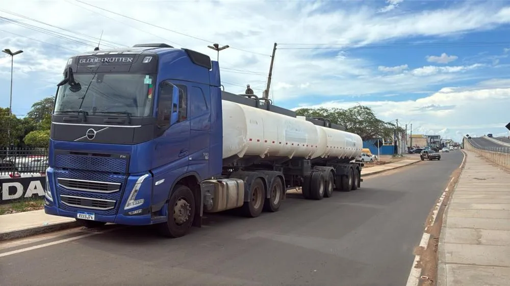 PMs da BA e PE, PRF e FICCO Bahia desarticulam base de quadrilha especializada em roubo de caminhões e recuperam veículo