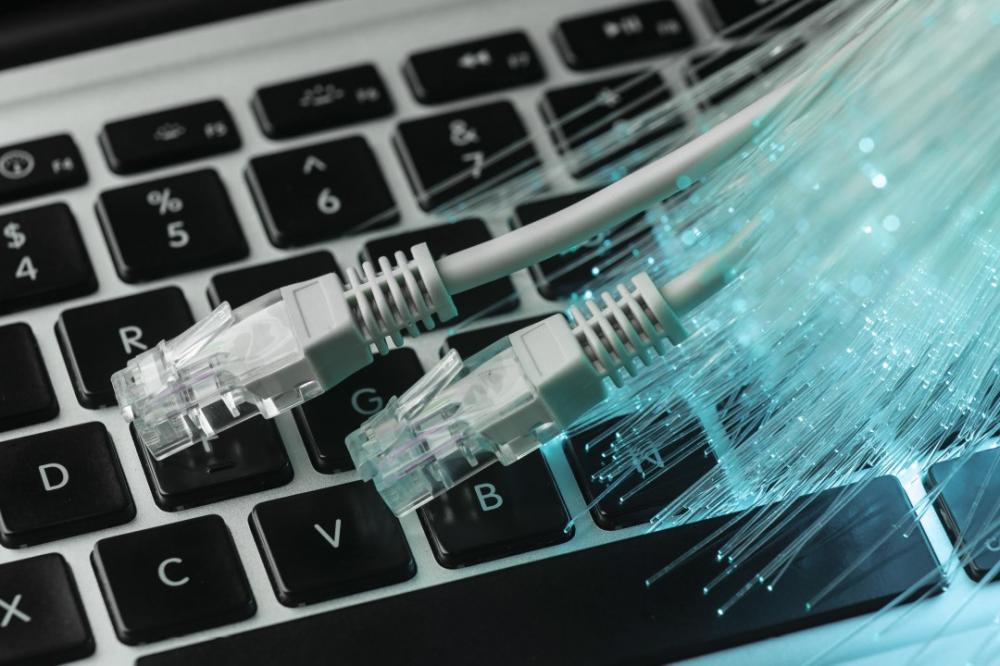 Prodest contrata empresas para ampliar rede de fibra óptica governamental no ES