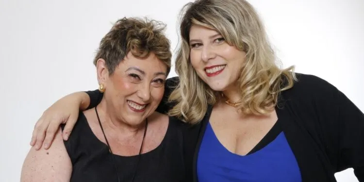 MÃE E FILHA EM CENA: Bárbara Bruno e Vanessa Goulartt estrelam novela vertical na VRA Production
