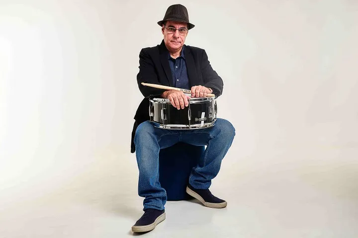 Alfredo Dias Gomes resgata o jazz fusion de alta performance em novo álbum “AO VIVO”