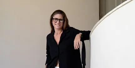 Arquiteta baiana Ana Kalil - que assinou cenários para o Rock in Rio Lisboa e Rock in Rio Madri - orienta oficina gratuita na Casa Preta Espaço de Cultura em Salvador