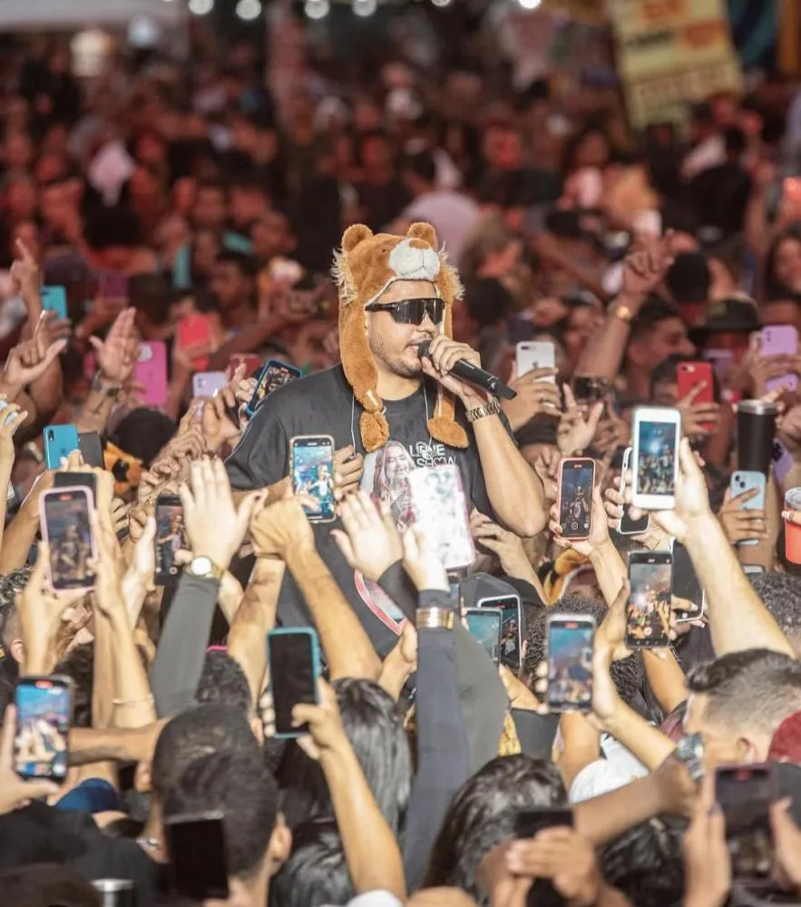 Expoente do arrocha, Mikael Santos se apresenta em grande prévia junina em Maceió