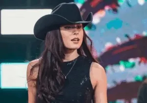 Ana Castela ganha presente inusitado em show: ‘Agora eu sou mãe’