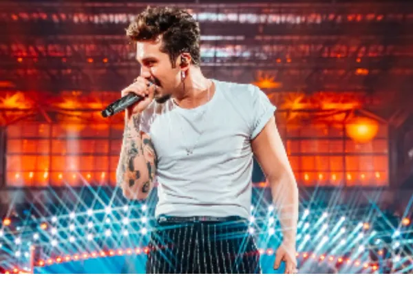 Fãs se concentram na Fonte Nova horas antes de show de Luan Santana
