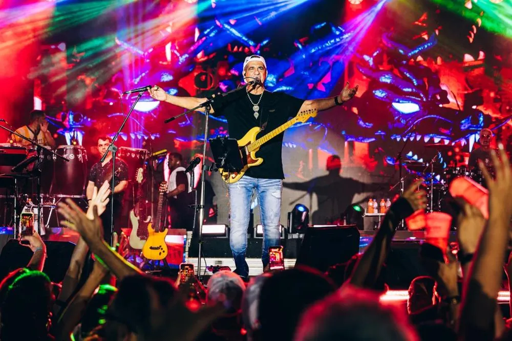 Durval Lelys vai comandar trio elétrico no Réveillon Guarajuba
