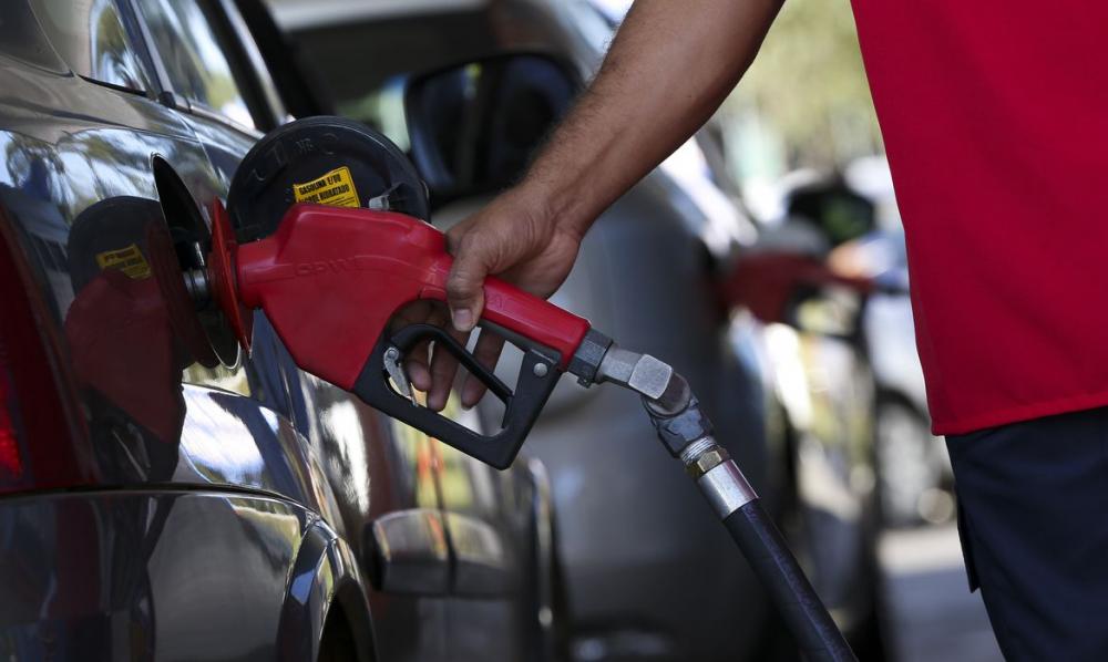 Gasolina fica R$ 0,25 mais barata nesta sexta nas distribuidoras