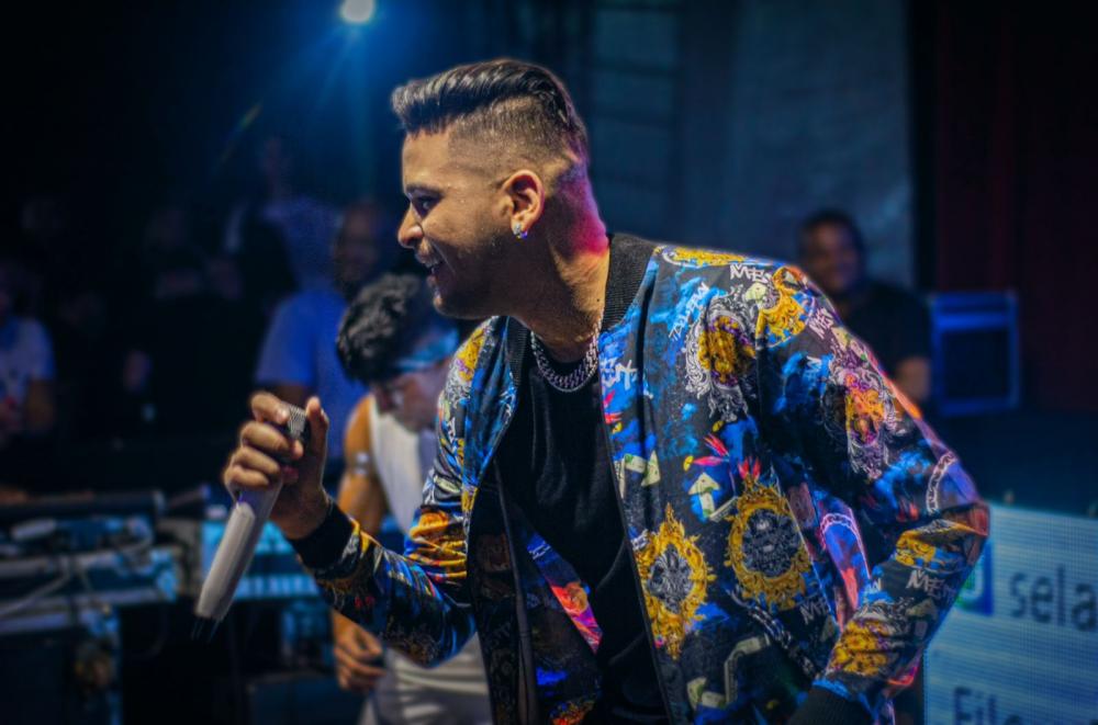IGOR BREGADEIRA, vocalista da A TURMA DA BREGADEIRA, aposta em novo hit para o verão