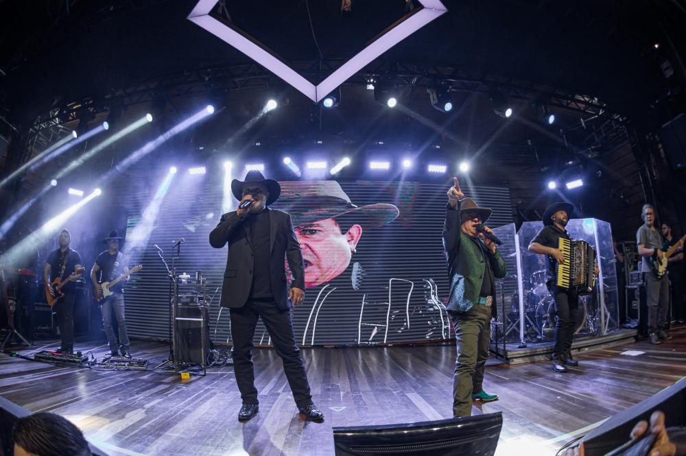 Em meio a grande emoção, Rionegro e Solimões lançam nova tour no Villa Country em São Paulo
