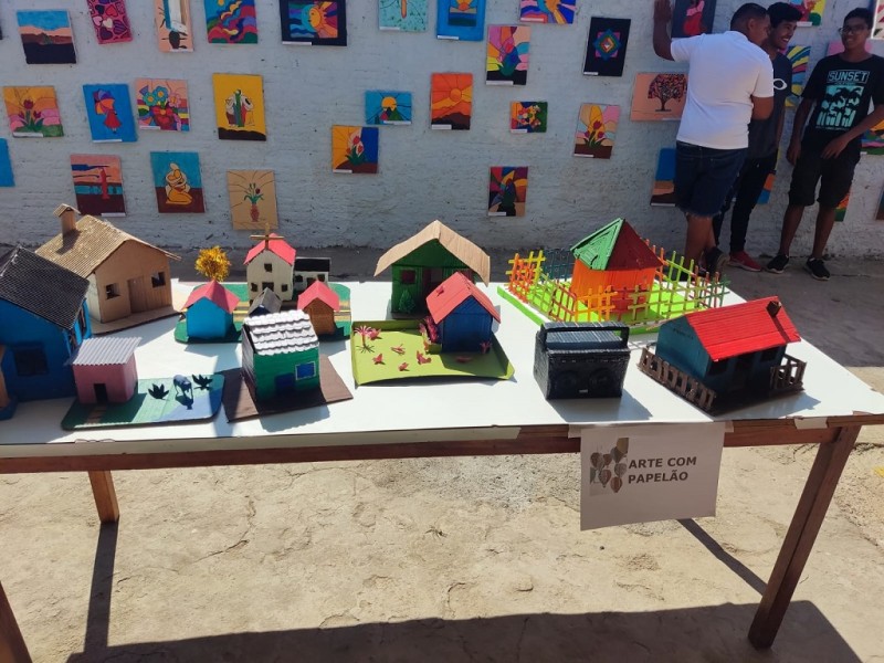 Alunos mostram talento artístico na 1ª Mostra de Arte “LimeirArte”