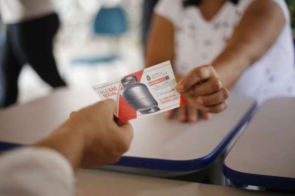 Governo do Estado entrega mais 200 mil Vale Gás aos 184 municípios cearenses