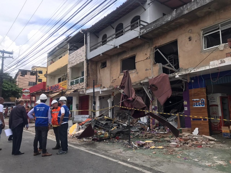 Morador diz que uma pessoa estava no imóvel no momento da explosão