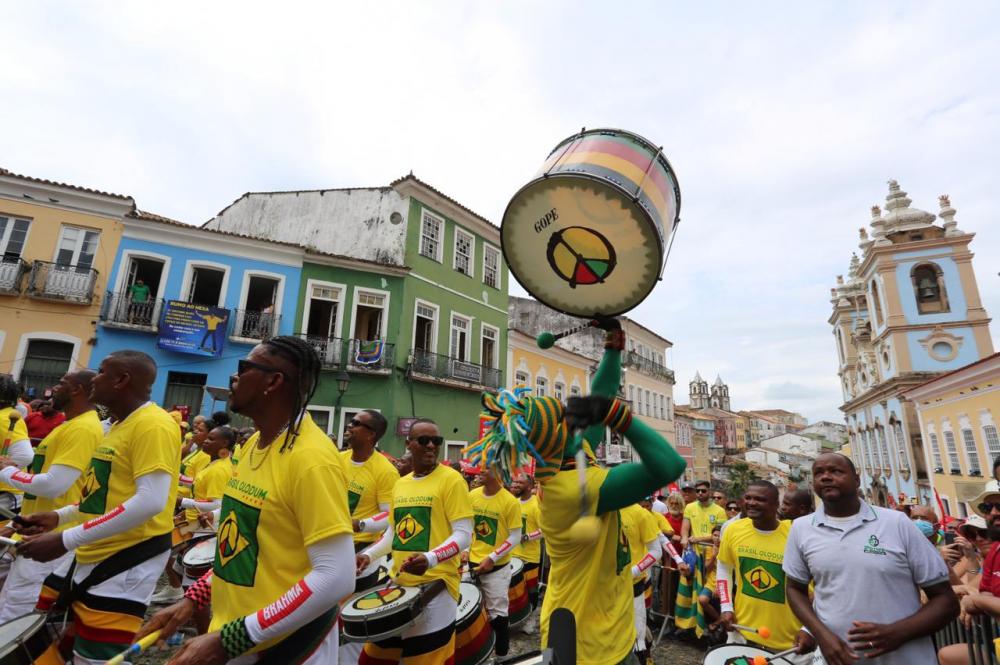 Olodum volta a comandar torcida pelo Brasil no Pelourinho nesta sexta