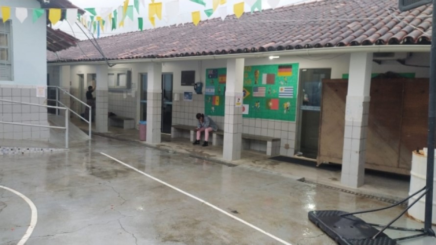 Colégio abriga famílias desalojadas em Dário Meira