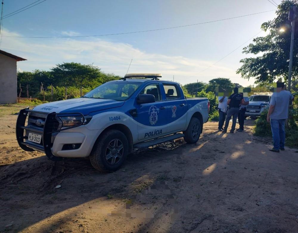 Vigilante é preso por furtar bateria de ônibus escolar