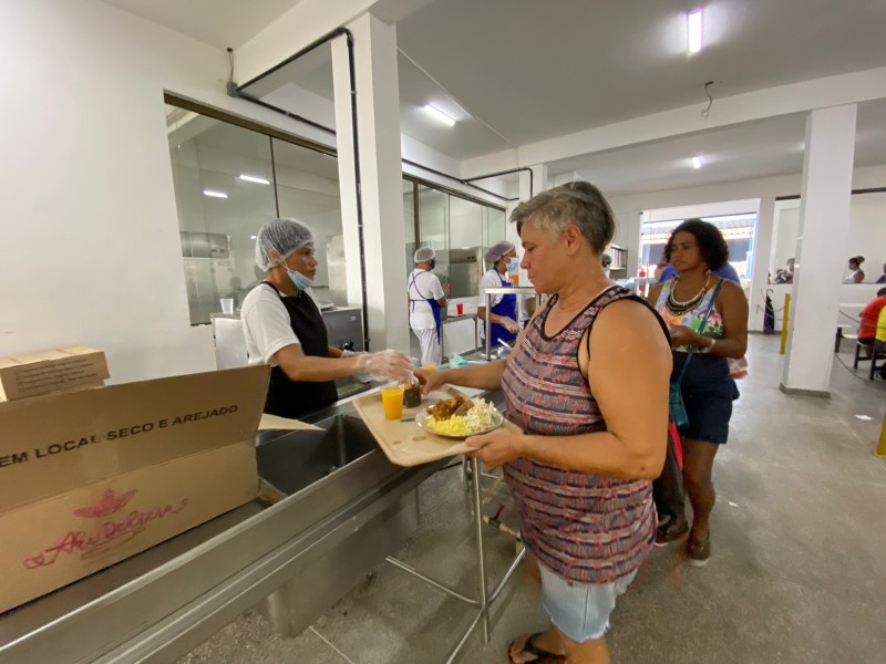 Prefeitura de Alagoinhas celebra o natal com Almoço Solidário no Restaurante Popular